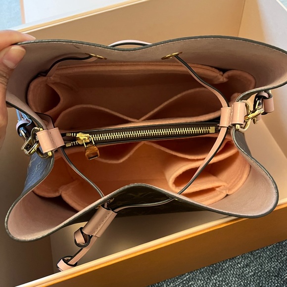 Louis Vuitton Neo Noe in Rose Poudre - Picture 10 of 10